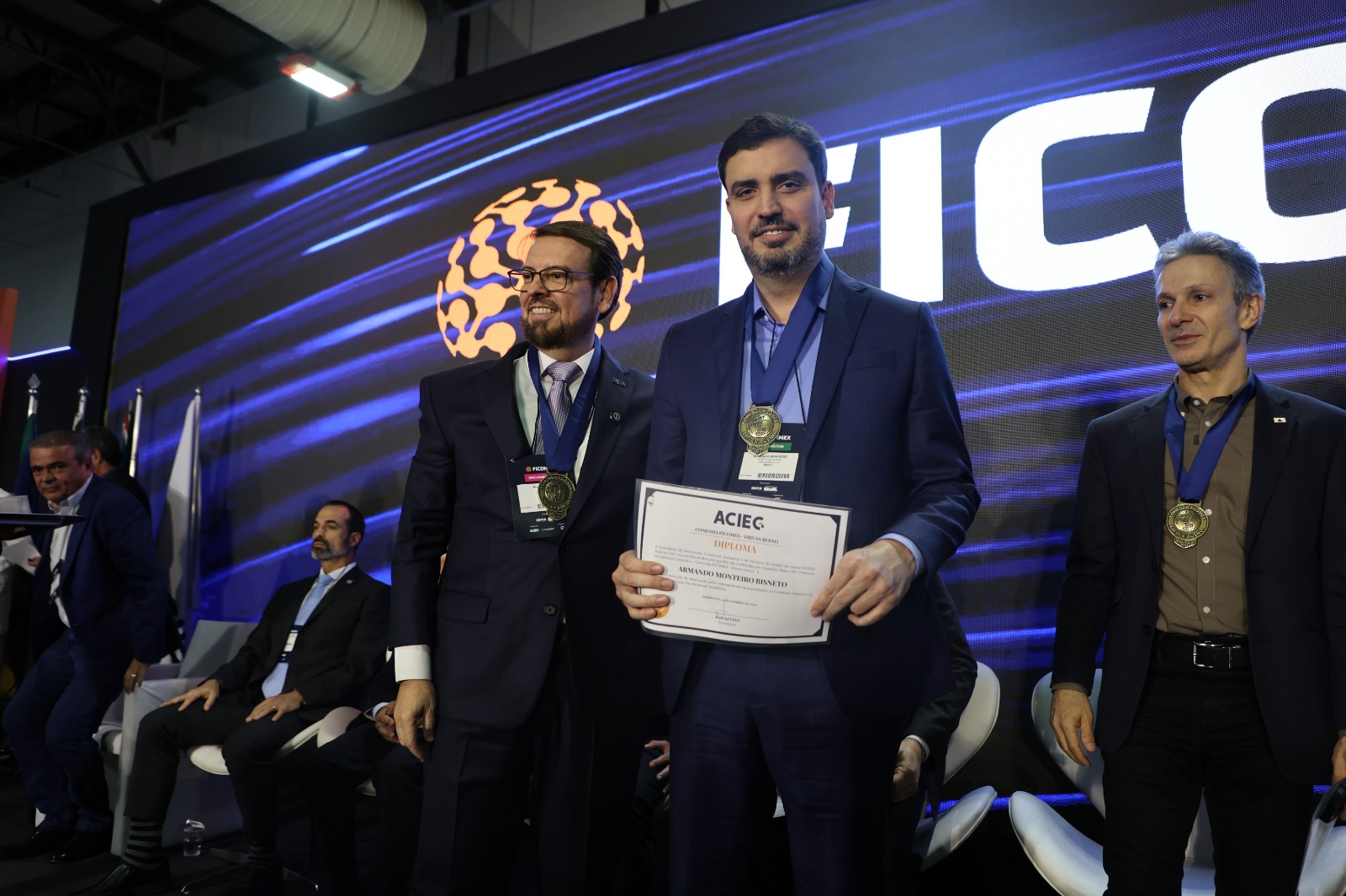 ArmandoMonteiroBisneto recebe a comenda Ficomex2